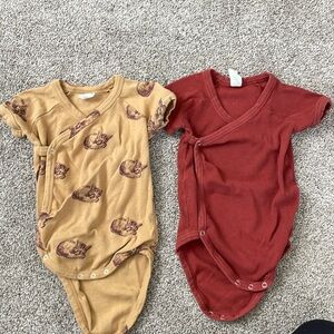 Kate Quinn short sleeve onesies bundle (18-24 months)